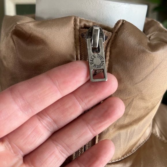 The North Face Women's Gold Puffer Jacket - Picture 3 of 12